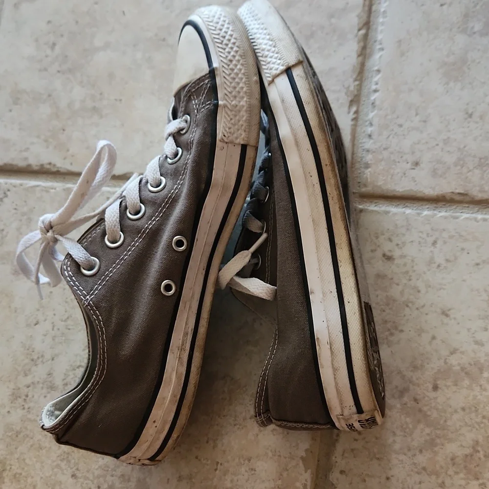 Converse Chuck Taylor Allstars In Grey Mens Size 8 Or Womens Size 10 - Picture 4 of 7